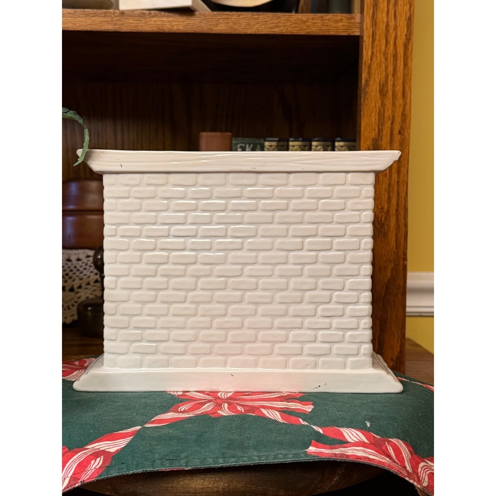 Vintage Ceramic Christmas Fireplace Planter White Gold Stockings Mantle Decor - Picture 3 of 8